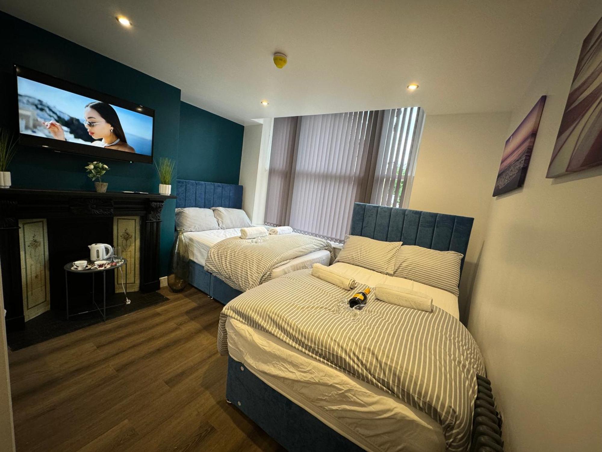 Southgate Luxury Apartments Elland Buitenkant foto