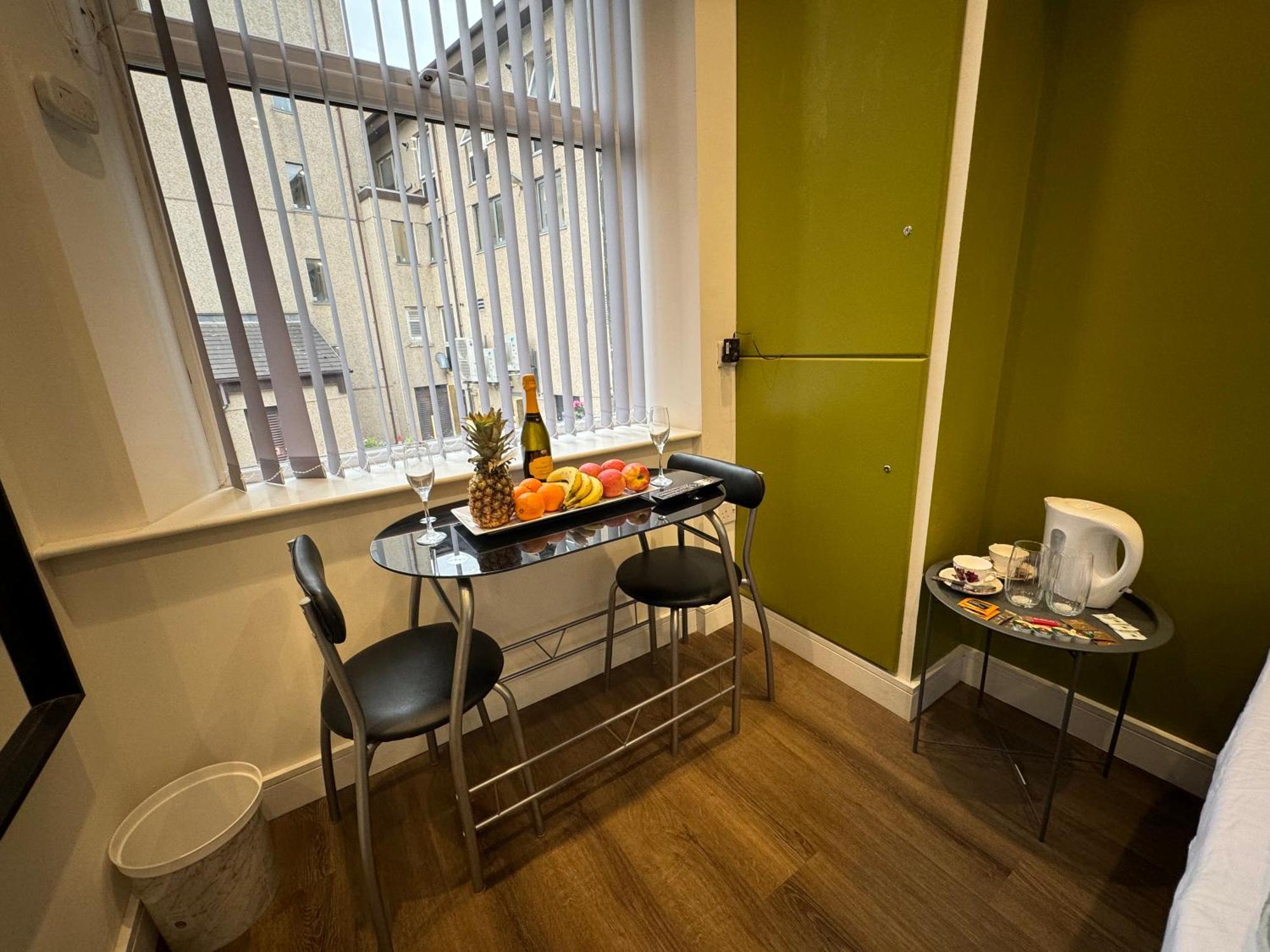 Southgate Luxury Apartments Elland Buitenkant foto