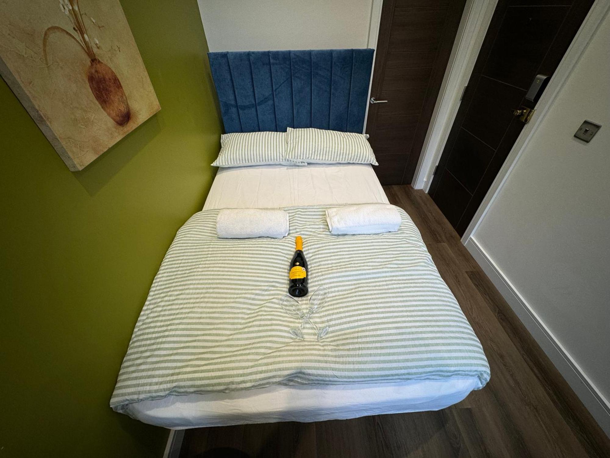 Southgate Luxury Apartments Elland Buitenkant foto