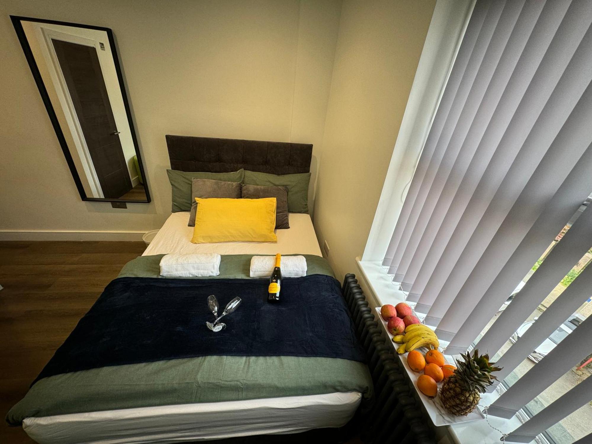 Southgate Luxury Apartments Elland Buitenkant foto