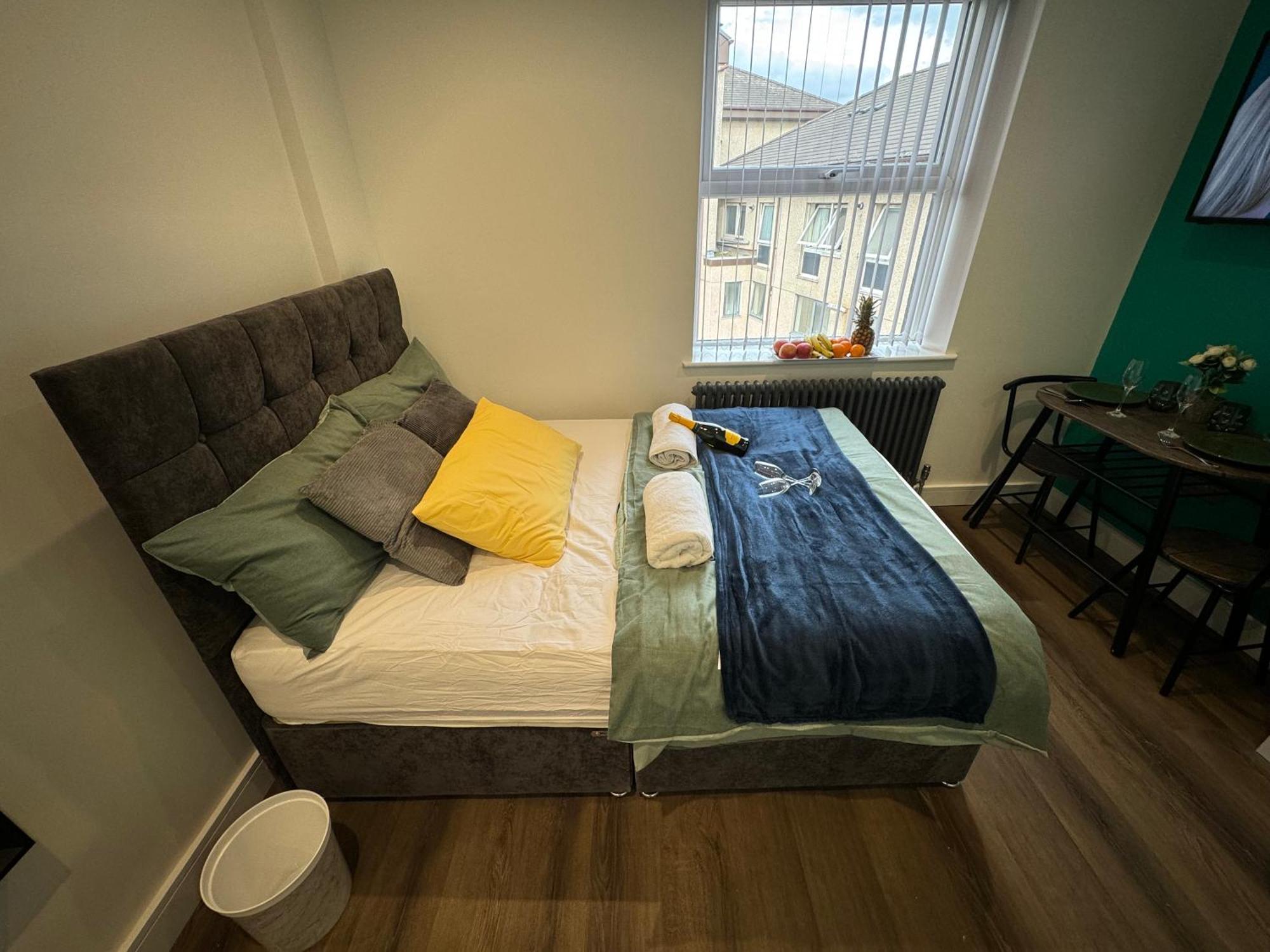 Southgate Luxury Apartments Elland Buitenkant foto
