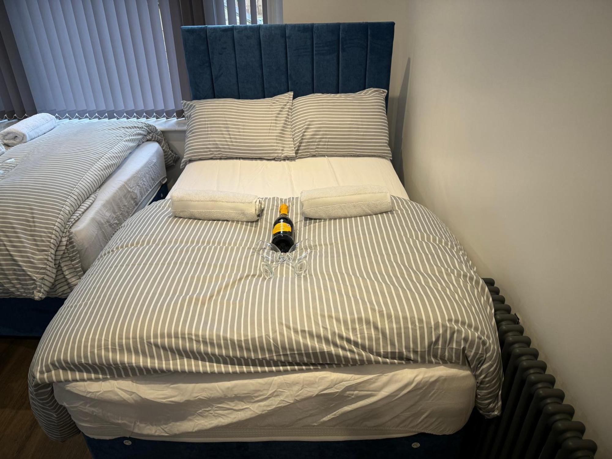 Southgate Luxury Apartments Elland Buitenkant foto