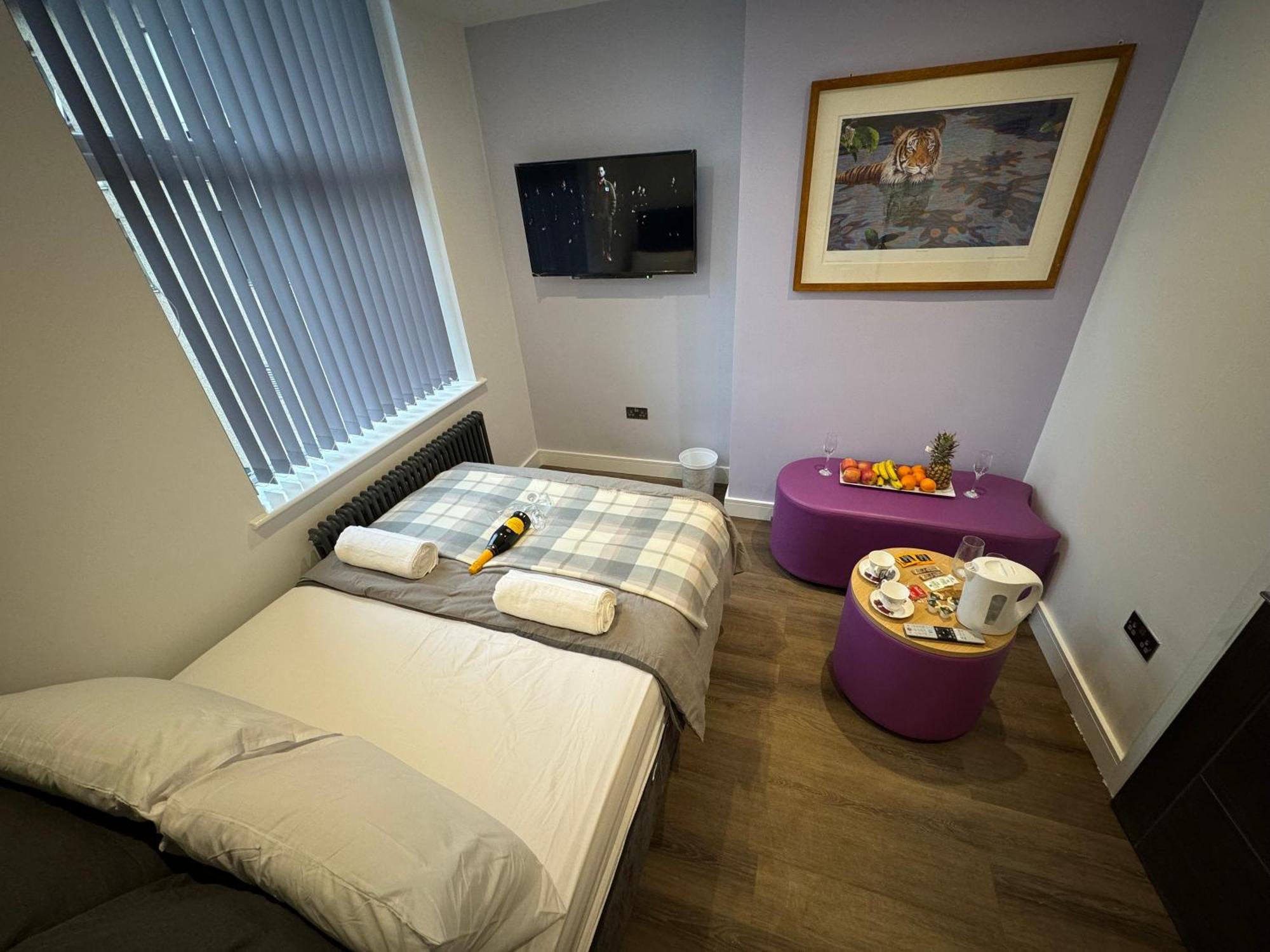 Southgate Luxury Apartments Elland Buitenkant foto