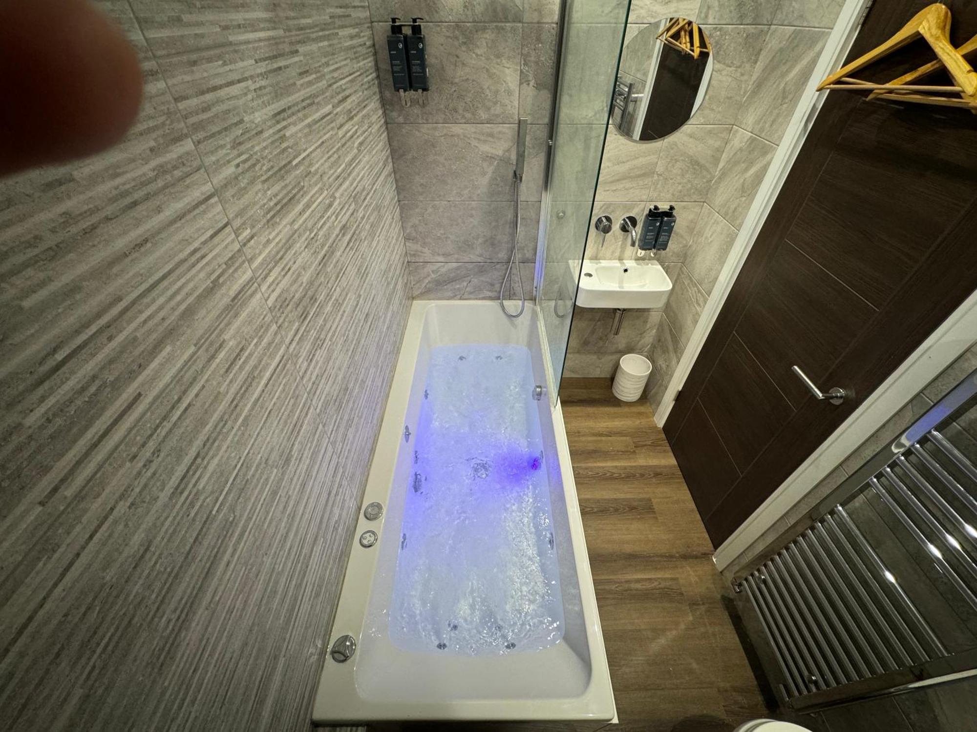 Southgate Luxury Apartments Elland Kamer foto